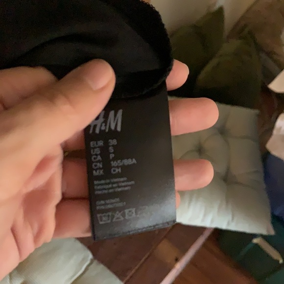 3/25$ H&M Black Sateen Cowl Neck Tank Top - Picture 5 of 5